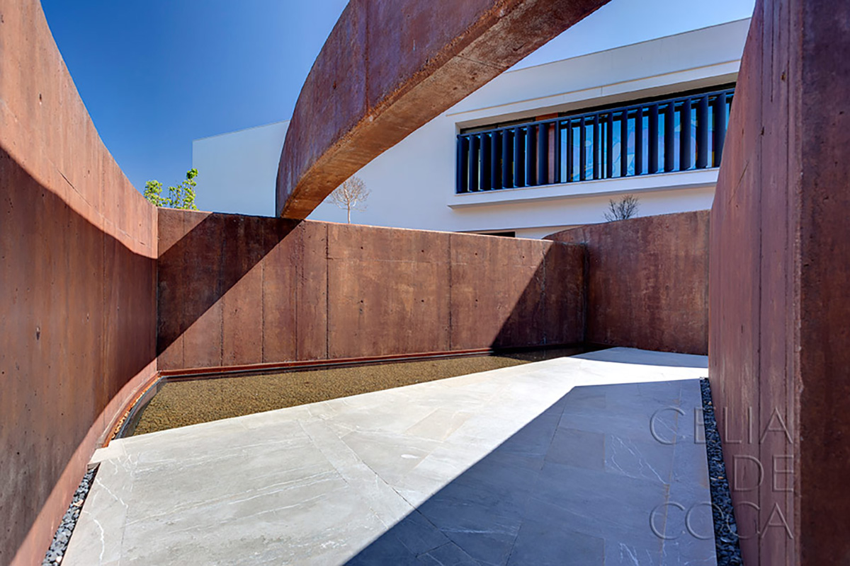 Celia de Coca fotografía una casa diseñada por el estudio de arquitectura Dahl&GHG